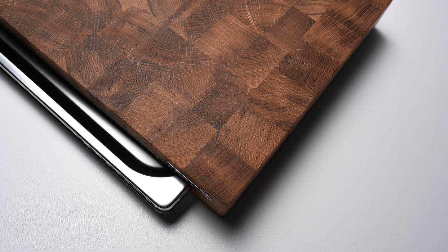 WHYSBAX Endgrain Schneidebrett aus Eiche – Handgefertigt, Antibakteriell, Rutschfest, optional mit Gastro-Behälter